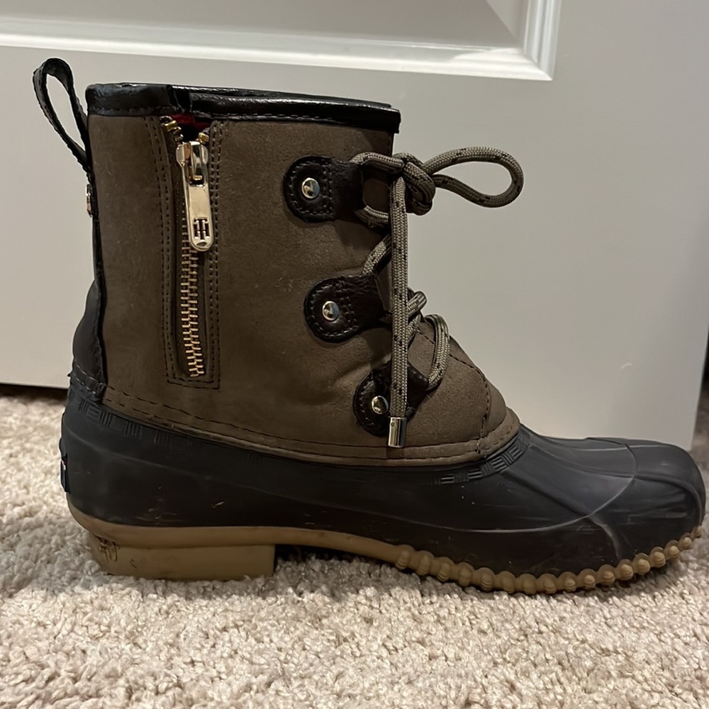 Tommy Hilfiger duck boots